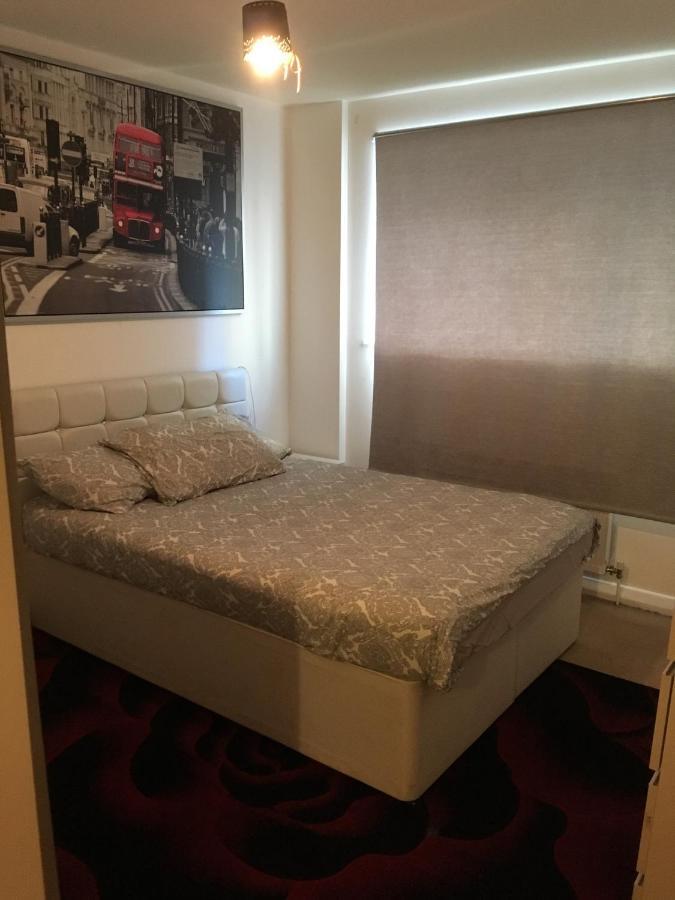 1 Bed Apt Near Canary Wharf City Centre London