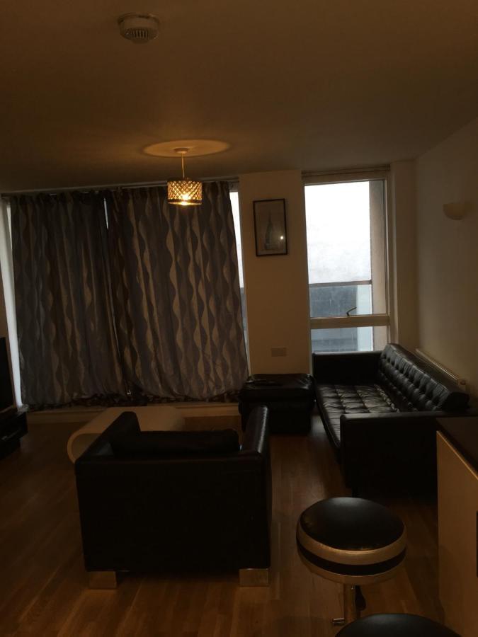 1 Bed Apt Near Canary Wharf City Centre *