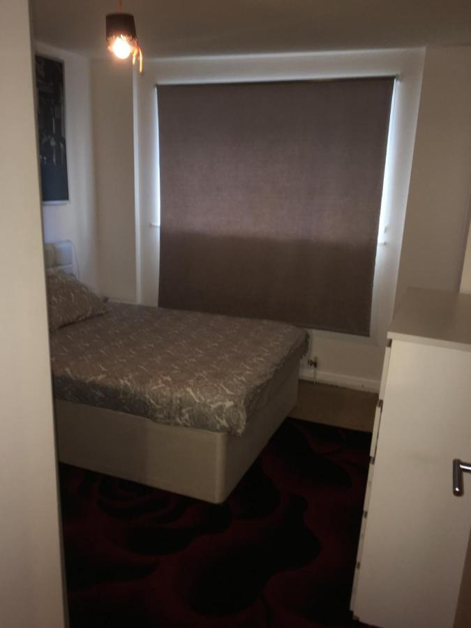 1 Bed Apt Near Canary Wharf City Centre Apartment London