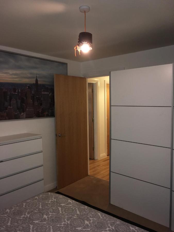 1 Bed Apt Near Canary Wharf City Centre Apartment