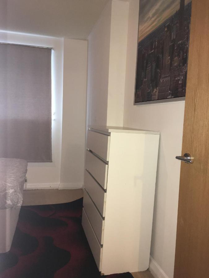 1 Bed Apt Near Canary Wharf City Centre