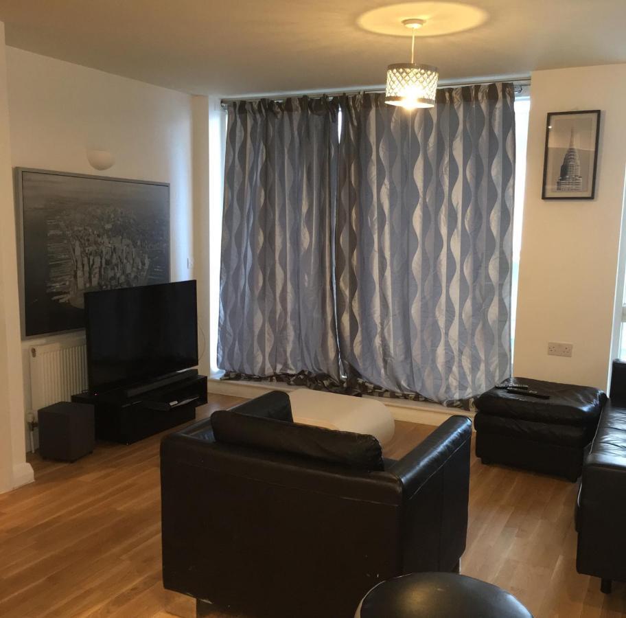 1 Bed Apt Near Canary Wharf City Centre Apartment London